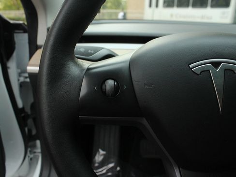 Used 2023 Tesla Model 3 Standard Range RWD image 29