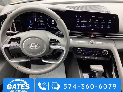 Used 2025 Hyundai Elantra SEL FWD image 15