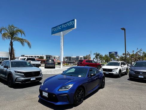 Used 2024 Toyota GR86 Premium RWD image 2