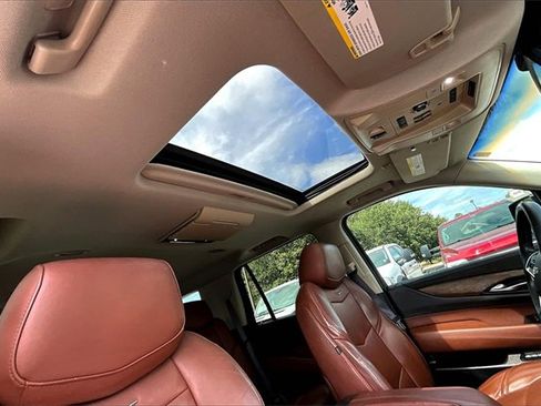 Used 2015 Cadillac Escalade Premium image 18