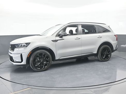Used 2023 Kia Sorento SX image 2
