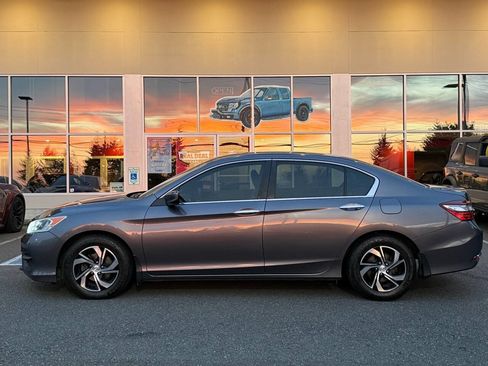 Used 2017 Honda Accord LX image 5