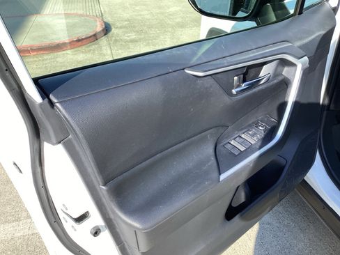 Used 2024 Toyota RAV4 XLE AWD/4WD image 16