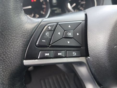 Used 2017 Nissan Rogue SV FWD image 33