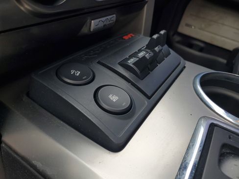 Used 2014 Ford F150 Raptor w/ Equipment Group 801A Luxury image 10