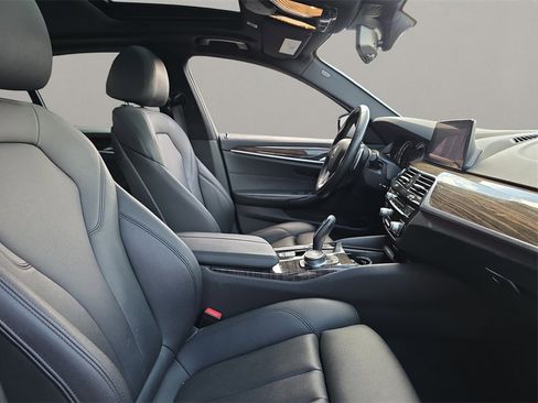 Used 2019 BMW 530i w/ Convenience Package image 16