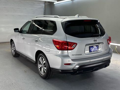 Used 2019 Nissan Pathfinder SL FWD image 6