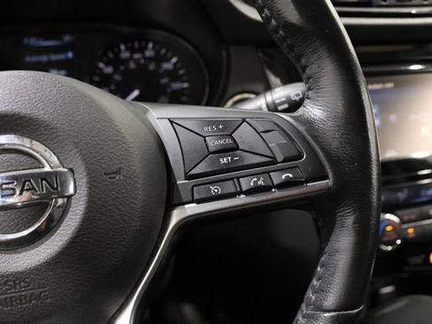 Used 2017 Nissan Rogue SV w/ SV Premium Package AWD/4WD image 19