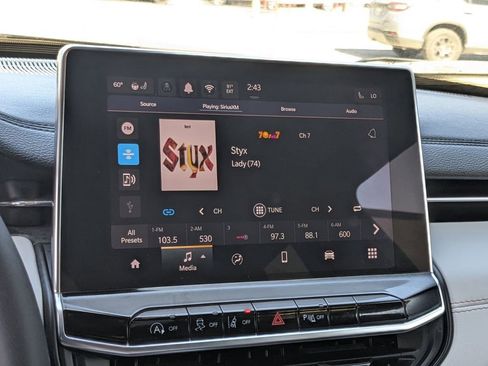 Used 2025 Jeep Compass Limited image 19