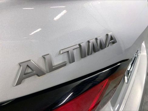 Used 2025 Nissan Altima 2.5 SV FWD image 8