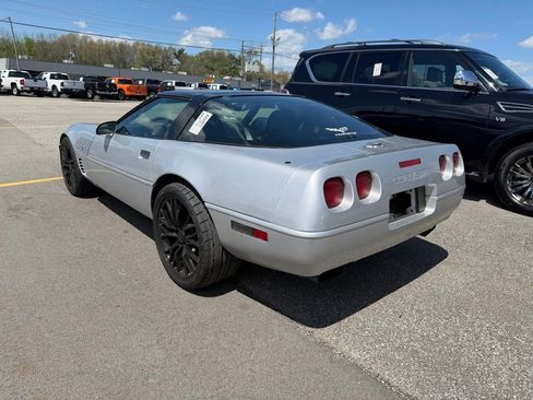 Used 1996 Chevrolet Corvette Coupe RWD image 4
