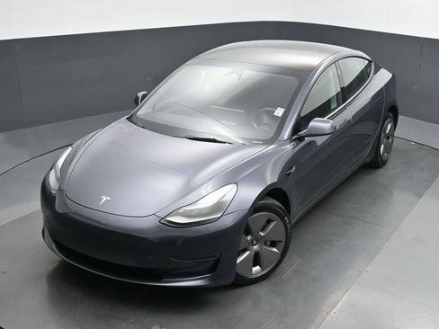 Used 2023 Tesla Model 3 Standard Range image 37