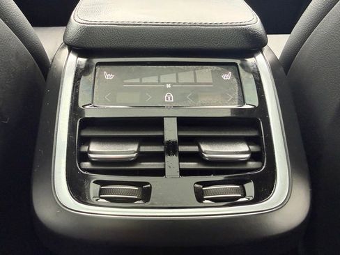 Used 2022 Volvo XC90 T5 Momentum w/ Climate Package image 30