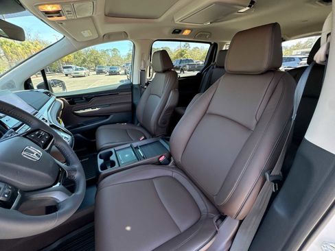 New 2026 Honda Odyssey Touring image 13