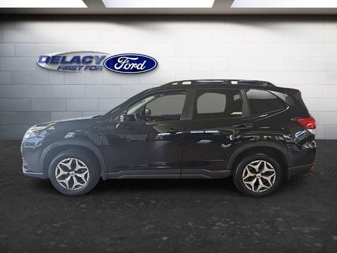 Used 2022 Subaru Forester Premium AWD/4WD image 3
