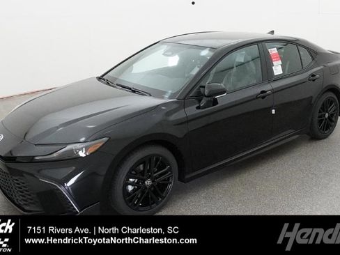 New 2026 Toyota Camry SE image 1