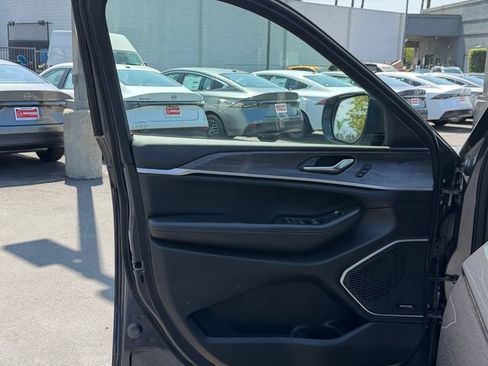 Used 2024 Jeep Grand Cherokee Limited 4xe AWD/4WD image 18
