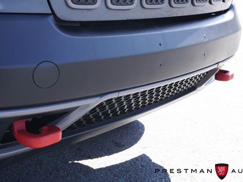 Used 2019 Jeep Cherokee Trailhawk w/ Cold Weather Group image 15