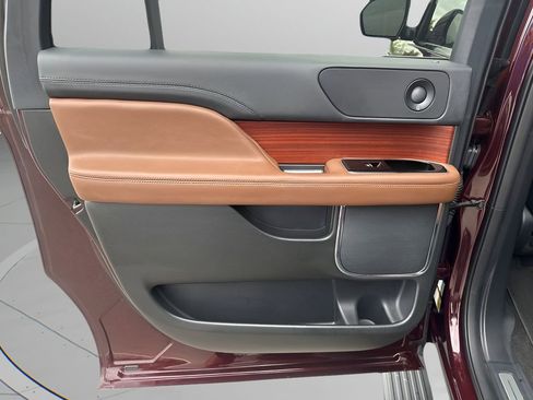 Used 2024 Lincoln Navigator L Reserve image 17