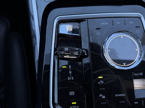 Used 2023 BMW 740i image 78