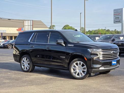 Used 2021 Chevrolet Tahoe High Country w/ Premium Package AWD/4WD image 2