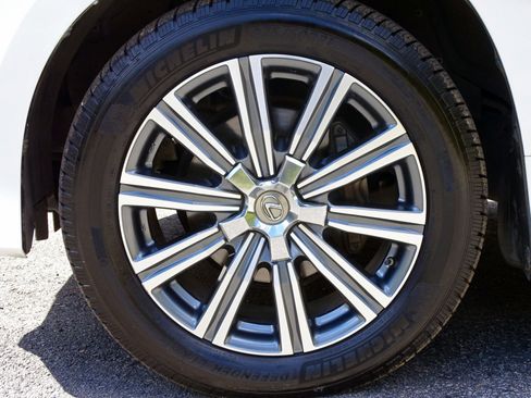 Used 2016 Lexus LX 570 4WD image 20