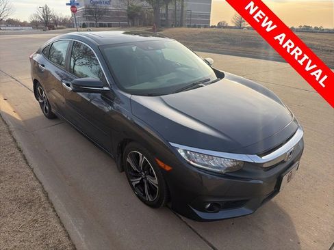 Used 2017 Honda Civic Touring image 1