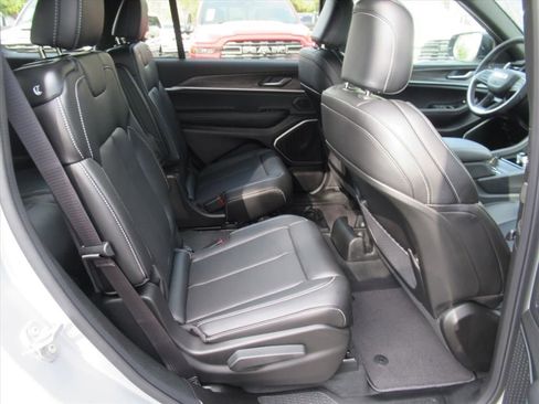 New 2026 Jeep Grand Cherokee L Limited RWD image 30