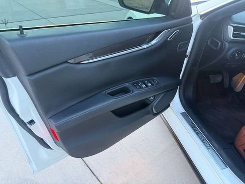 Used 2015 Maserati Ghibli RWD image 17