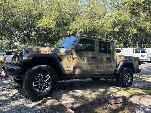 Used 2025 Jeep Gladiator Mojave w/ Convenience Group AWD/4WD image 29