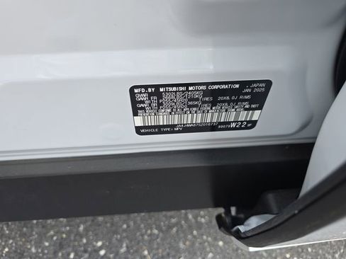 New 2025 Mitsubishi Outlander SEL image 14