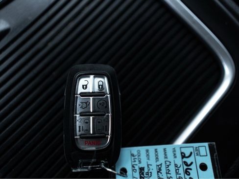 Used 2019 Chrysler Pacifica Limited w/ Advanced Safetytec Group image 17