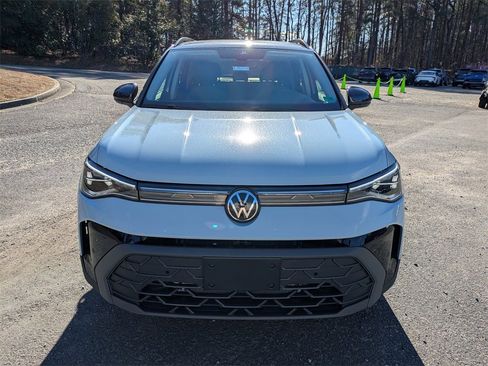 New 2026 Volkswagen Taos SE image 9