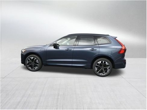 New 2026 Volvo XC60 T8 Plus AWD/4WD image 2
