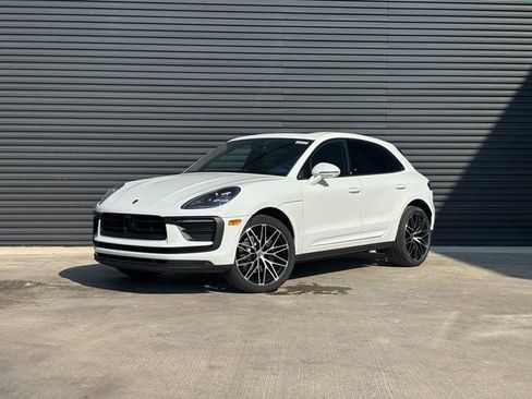 Certified 2026 Porsche Macan AWD/4WD image 1