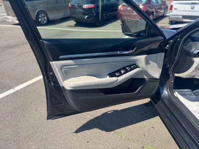 Used 2020 Nissan Altima 2.5 SV FWD image 32