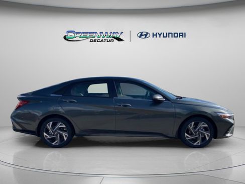 New 2026 Hyundai Elantra Limited FWD image 11