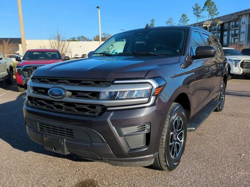 Used 2024 Ford Expedition Max XLT image 2