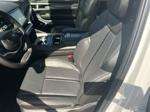 New 2026 Jeep Grand Wagoneer Limited AWD/4WD image 19