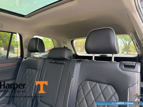 Used 2025 Volkswagen Atlas SEL Premium R-Line image 9