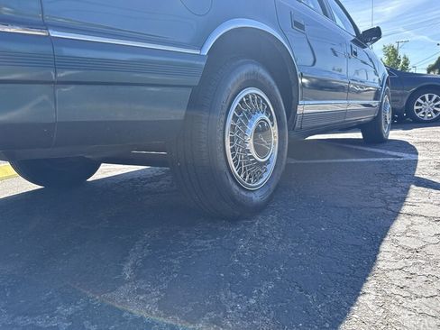 Used 1993 Chrysler LeBaron Landau FWD image 5