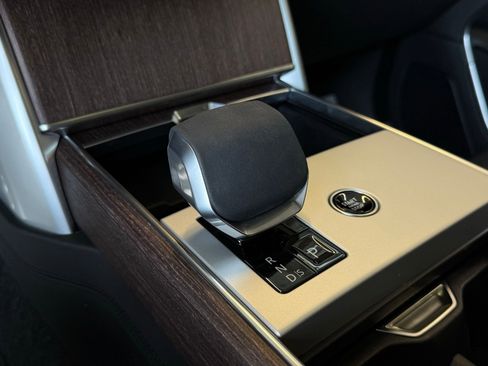 Used 2025 Land Rover Range Rover SE image 51