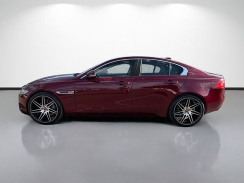 Used 2017 Jaguar XE image 6