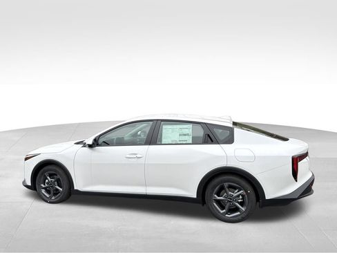 New 2025 Kia K4 LXS image 4