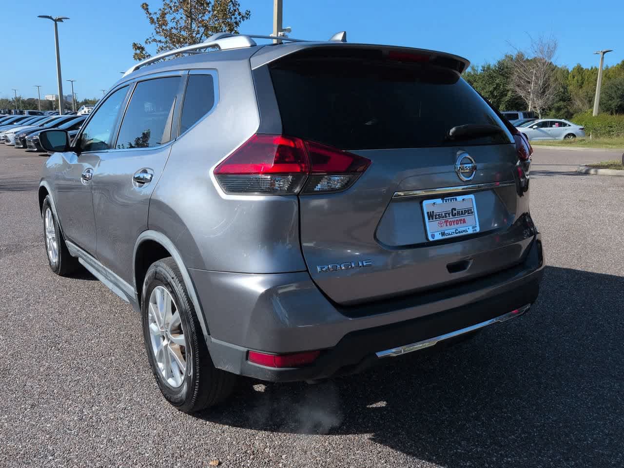 Used 2018 Nissan Rogue SV FWD image 4