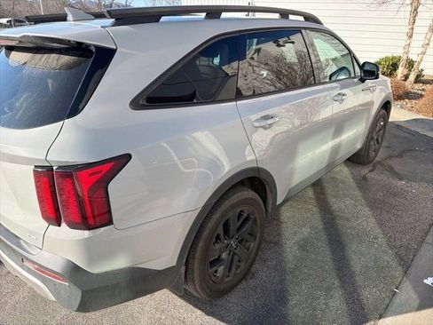 Used 2023 Kia Sorento S w/ Panoramic Sunroof Package image 3