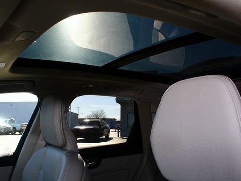 Used 2023 Volvo XC60 T8 Core image 4