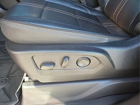 Used 2022 Chevrolet Silverado 1500 High Country w/ High Country Premium Package image 14