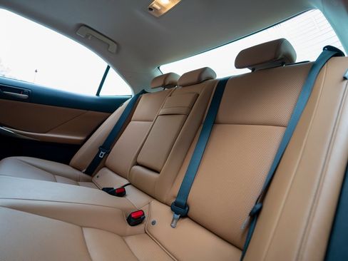 Used 2017 Lexus IS 200t image 34