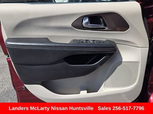Used 2023 Chrysler Voyager LX FWD image 23